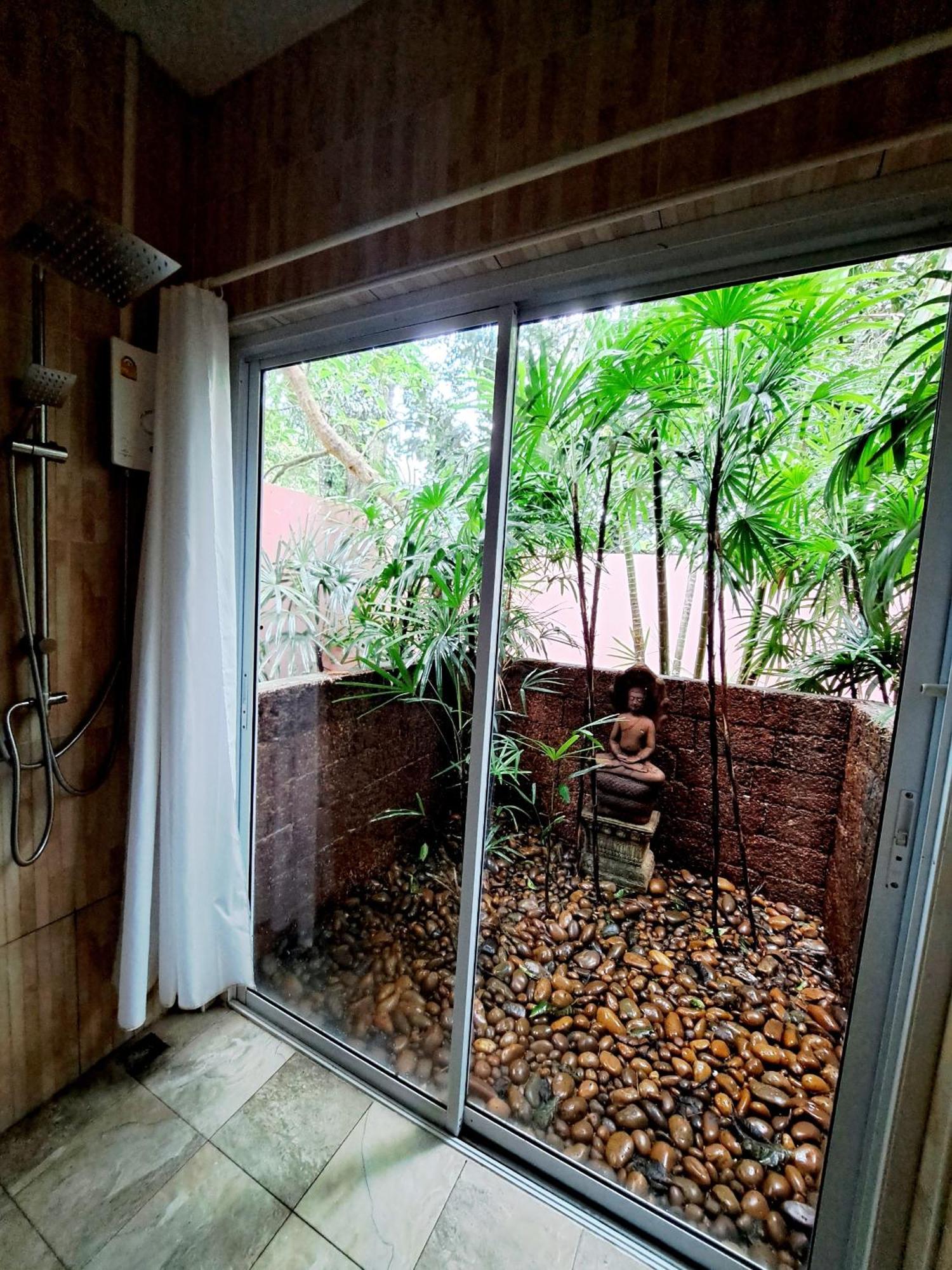 Laura Guest House-Adult Only- Hua Thanon  외부 사진