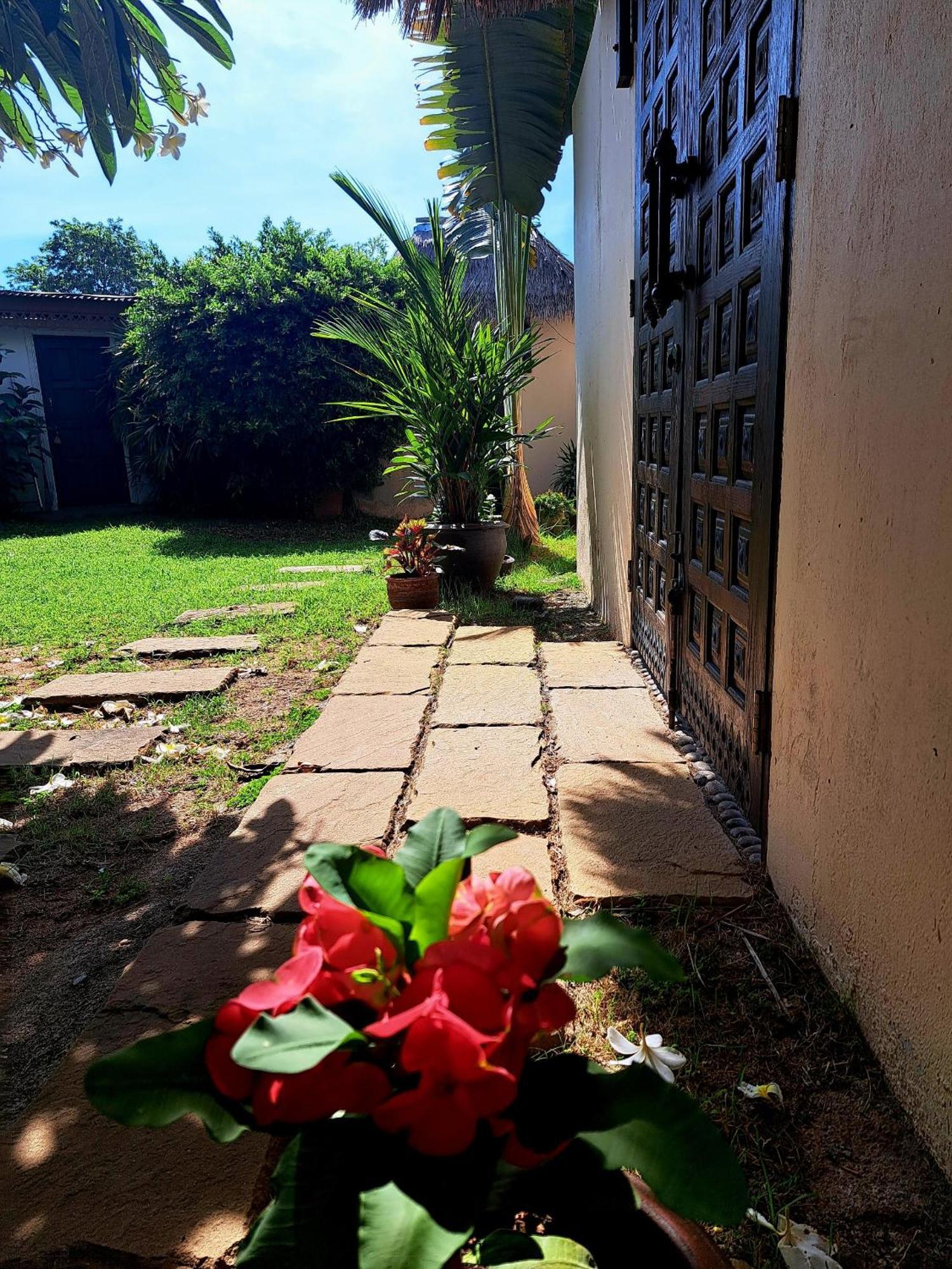 Laura Guest House-Adult Only- Hua Thanon  외부 사진